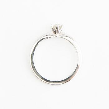 Ring, 18k white gold with brilliant-cut diamond.
