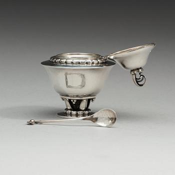 A Georg Jensen 830/1000 silver spice jar, Copenhagen 1918.