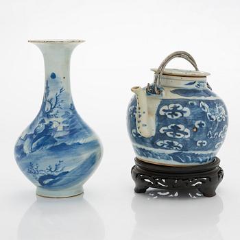 Two Chinese porcelain vases and a teapot, late Qing dynasty.