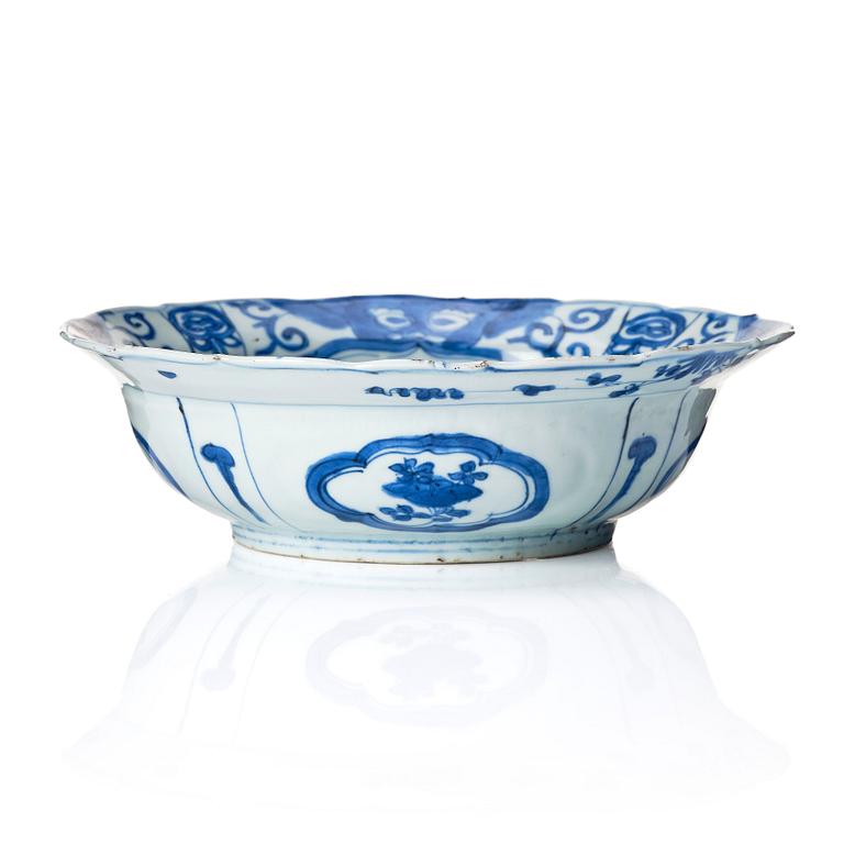 A blue and white 'klap-mutz' bowl, Ming dynasty, Wanli (1572-1620).