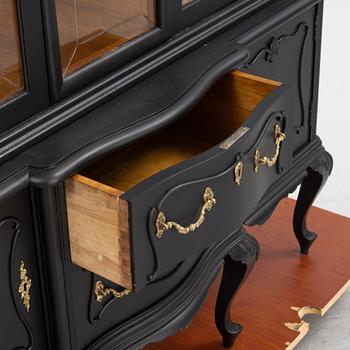 Vitrinskåp, Louis XV-stil, 1900-tal.