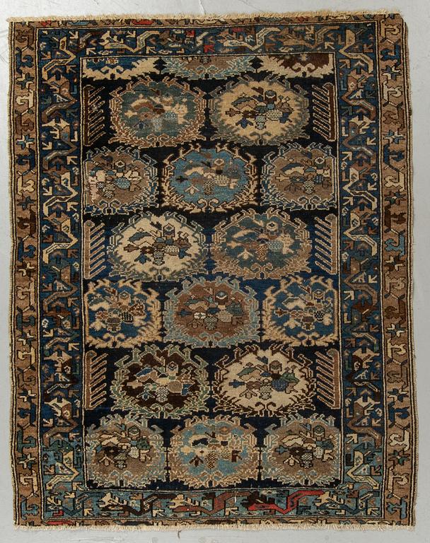 MATTO, an antique/a semi-antique Northwestern Persian, ca 158-159 x 124-126,5 cm.