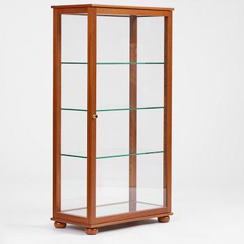 Josef Frank, a display cabinet model 649, Firma Svenskt Tenn, 2016.