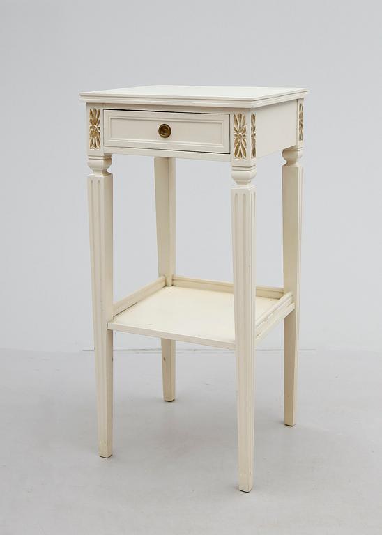SÄNGBORD, gustaviansk stil, 1900-talets första hälft.