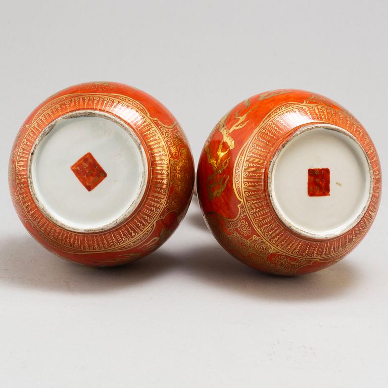 A pair of Japanese vases, early 20th Century.