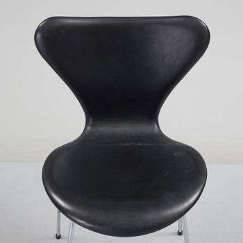 ARNE JACOBSEN, stolsdelar till "Liljan/Måsen" och "Sjuan", ca 9 delar.