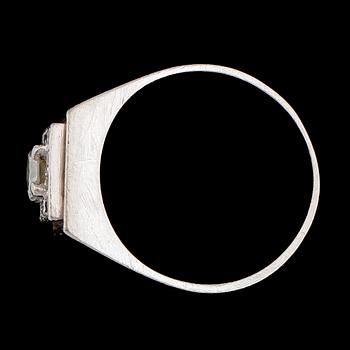 RING, 18K vitguld, med diamanter tot ca 0.47 ct.
