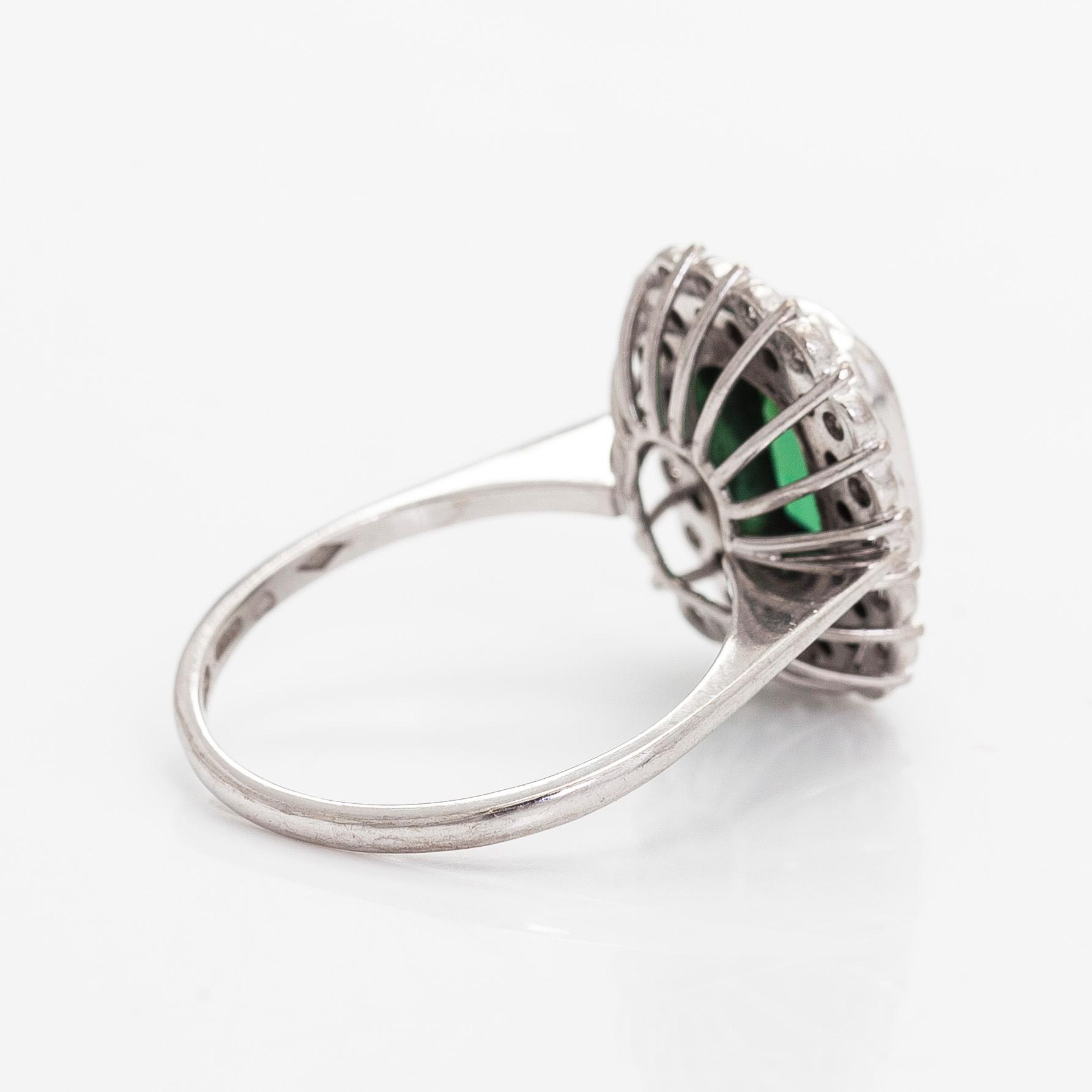 RING, fasettslipad turmalin, åttkantslipade diamanter, 18K vitguld. A. Tillander, Helsingfors 1975.