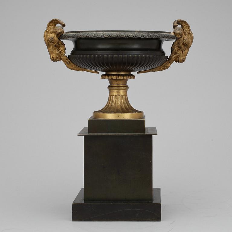 TAZZA, brons, empire, 1800-talets första hälft.