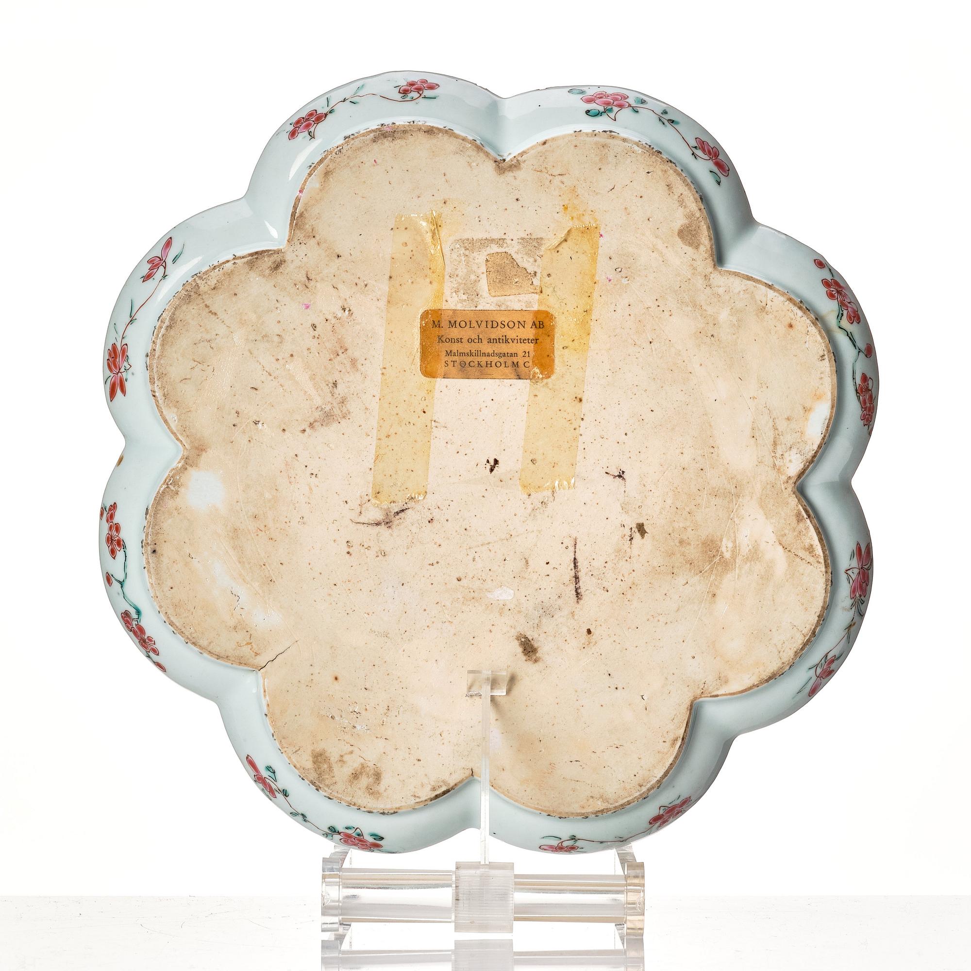 A famille rose tray, Qing dynasty, Qianlong (1736-95).