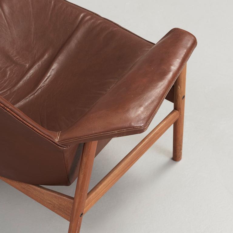 Ib Kofod-Larsen, fåtöljer, ett par Olof Persson, 1950-60-tal.