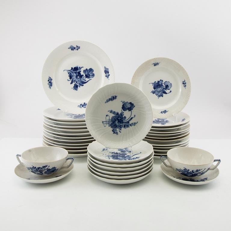 Service 33 pcs "Blå Blomst" Royal Copenhagen porcelain.