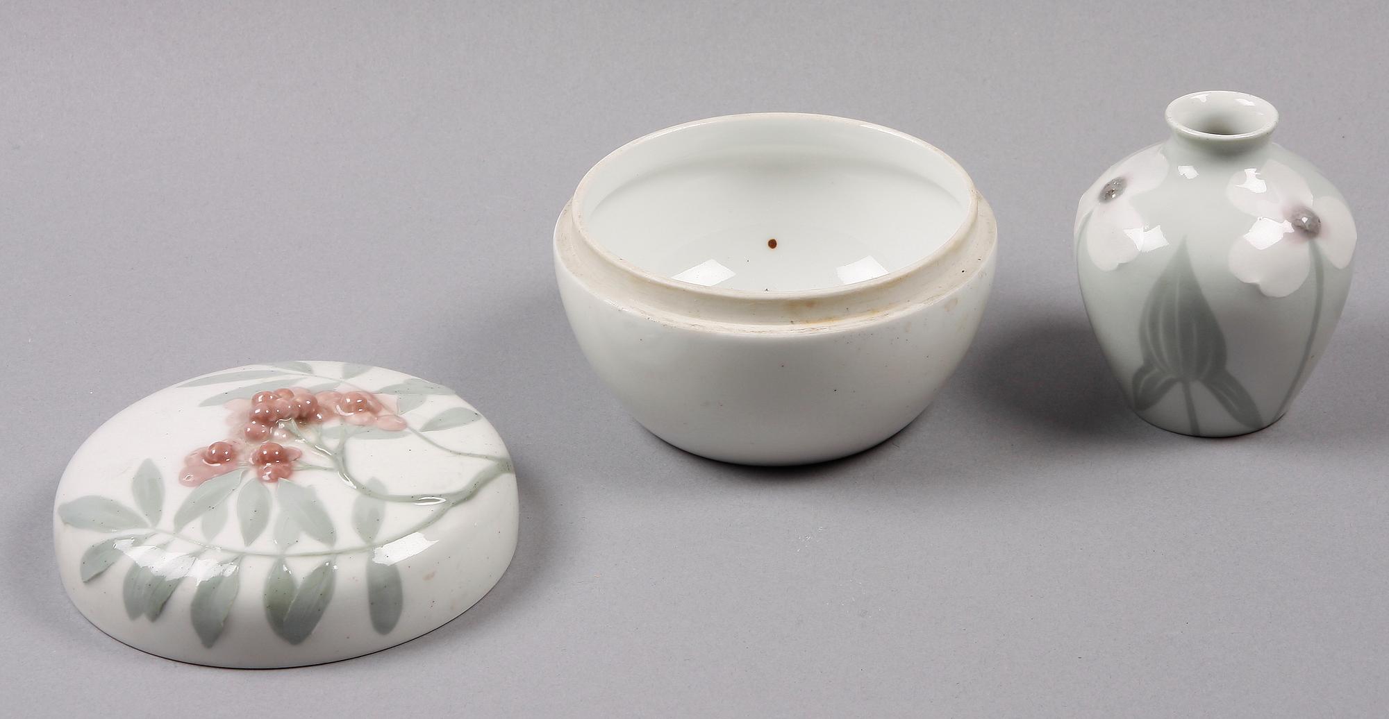 VAS SAMT LOCKASK, porslin, jugend, Karl Lindström Rörstrand. 1900-talets början.