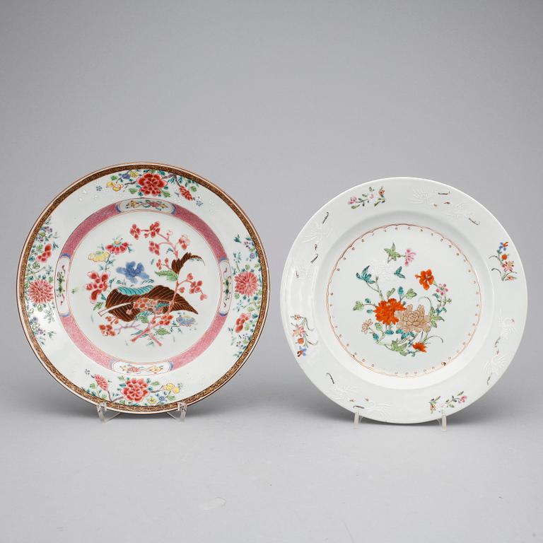TALLRIKAR,  5 st, porslin Qing dynastin, 1700-tal.