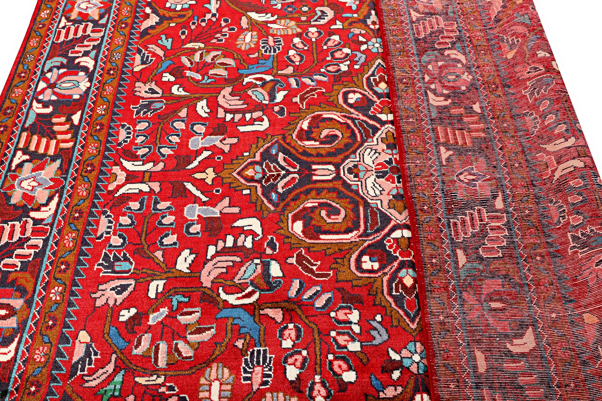 A Lilihan carpet, c. 333 x 225 cm.
