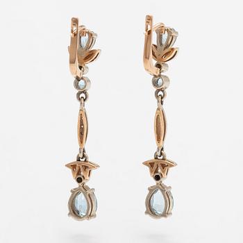 A pair of 14K gold earrings with diamonds ca. 0.18 ct in total and topazes.