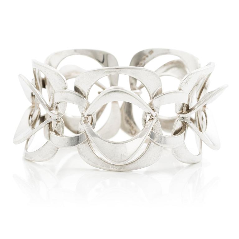 Theresia Hvorslev, a bracelet, silver, Falköping 1972. For Alton.
