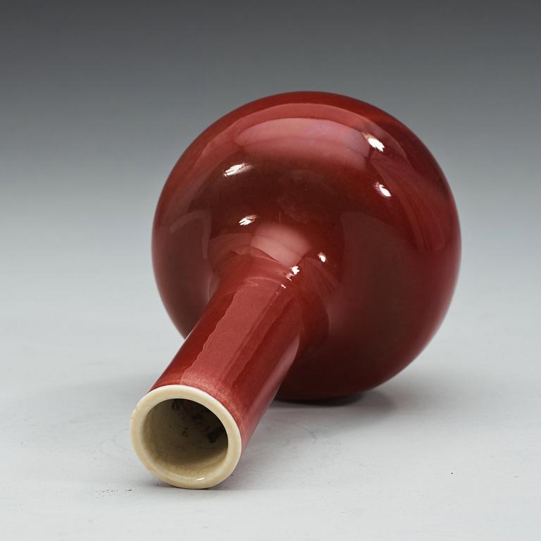 A sang de boef glazed vase, Qing dynasty (1644-1912).