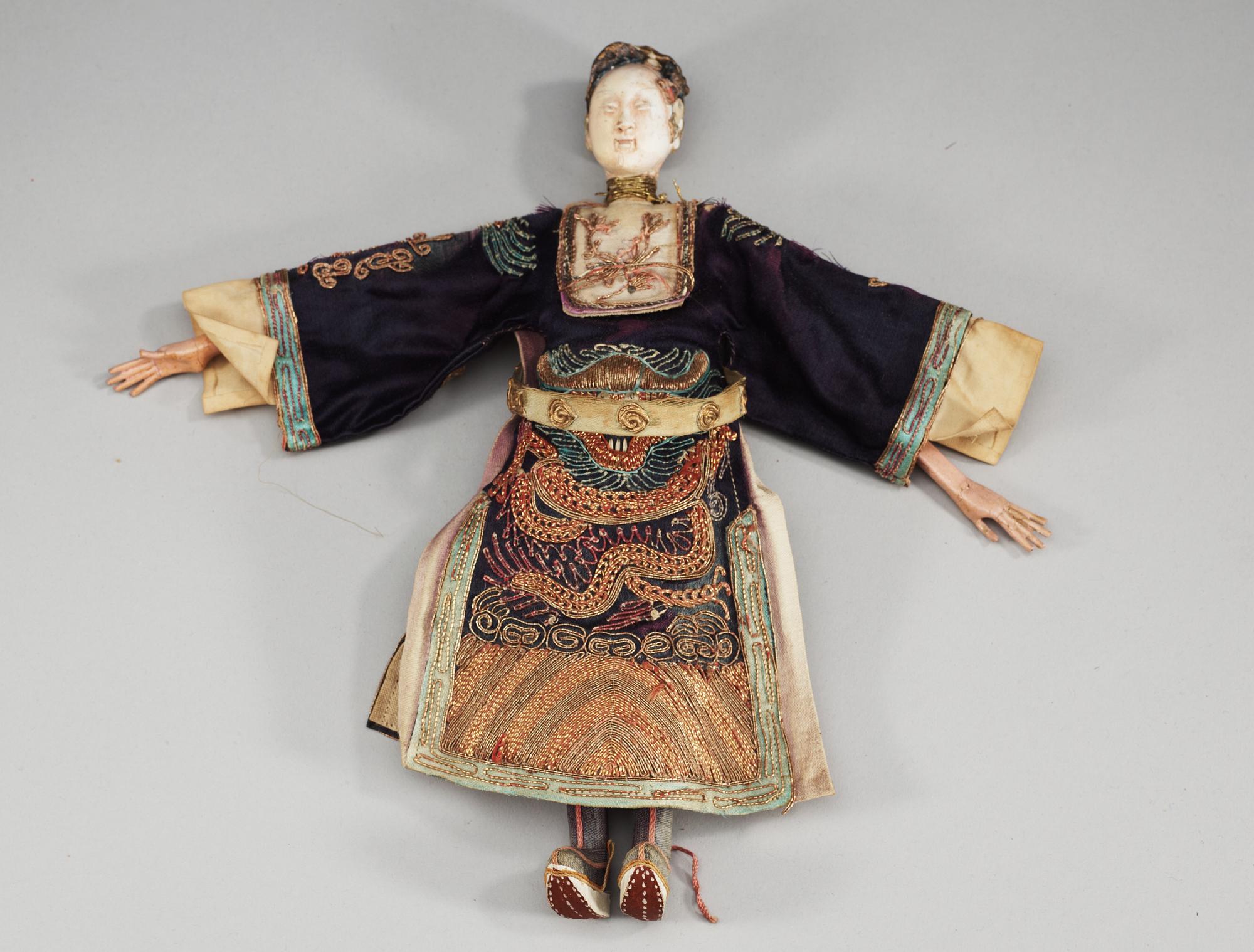 A pair of chinese bisque dolls with silk clothing, Qing dynasty.