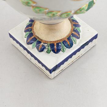 A famille rose 'Chinese Export' jar with cover, Qing dynasty, Qianlong (1736-95).