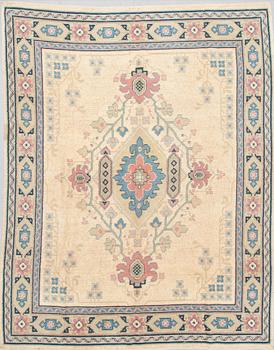 MATTA, semiantik, Turkisk/Östeuropeisk, ca 324 X 261 cm.