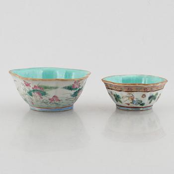 Five Chinese porcelain pieces, late Qing dynasty and 20th century.