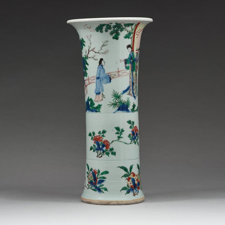 A wucai trumpet vase, Qing dynasty, presumably 19th century.