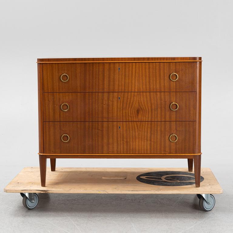 A swedish Modern mahogany-veneered chest of drawers, 1940's/50's.