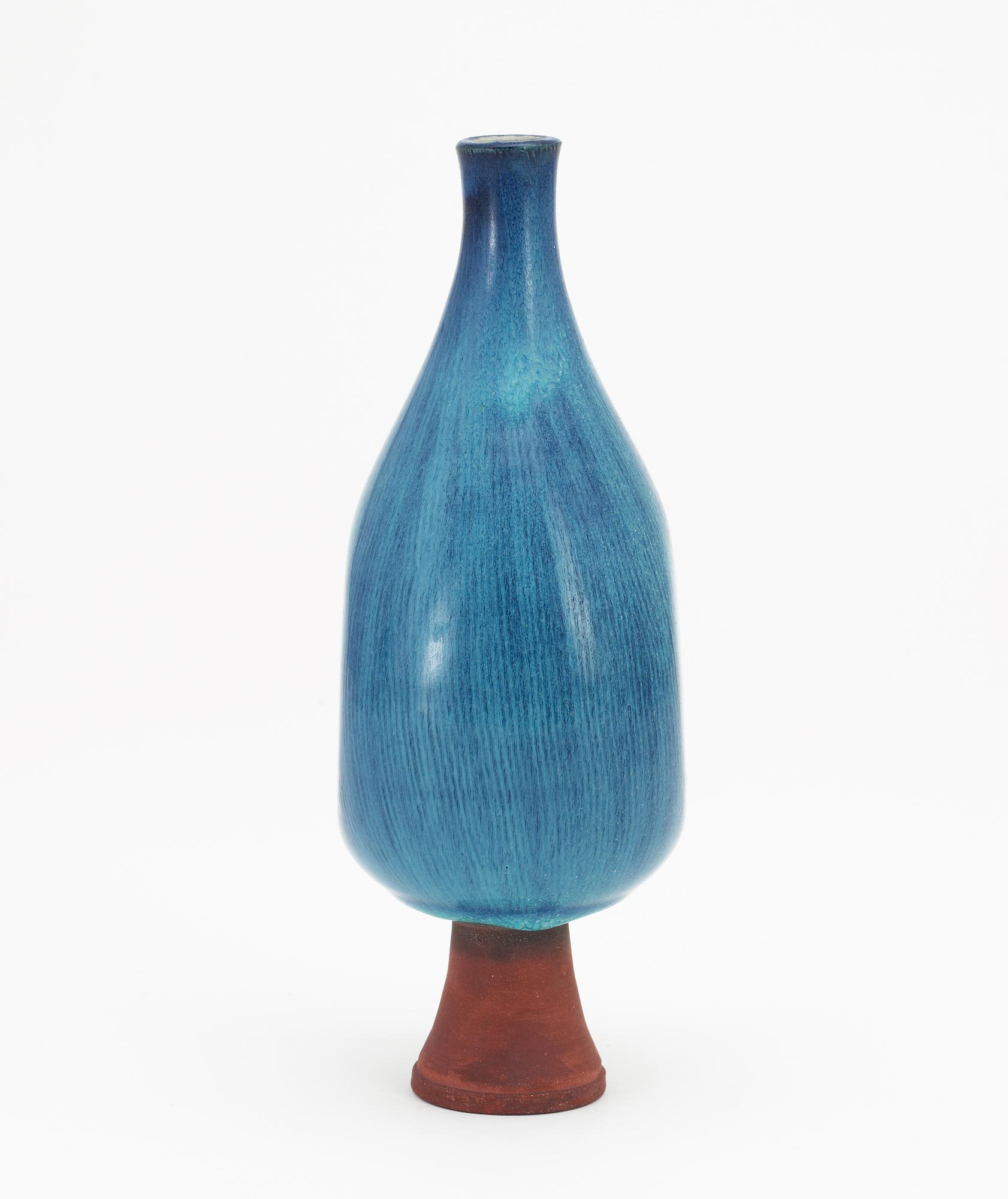 A Wilhelm Kåge 'Farsta' stoneware vase, Gustavsberg studio 1952.
