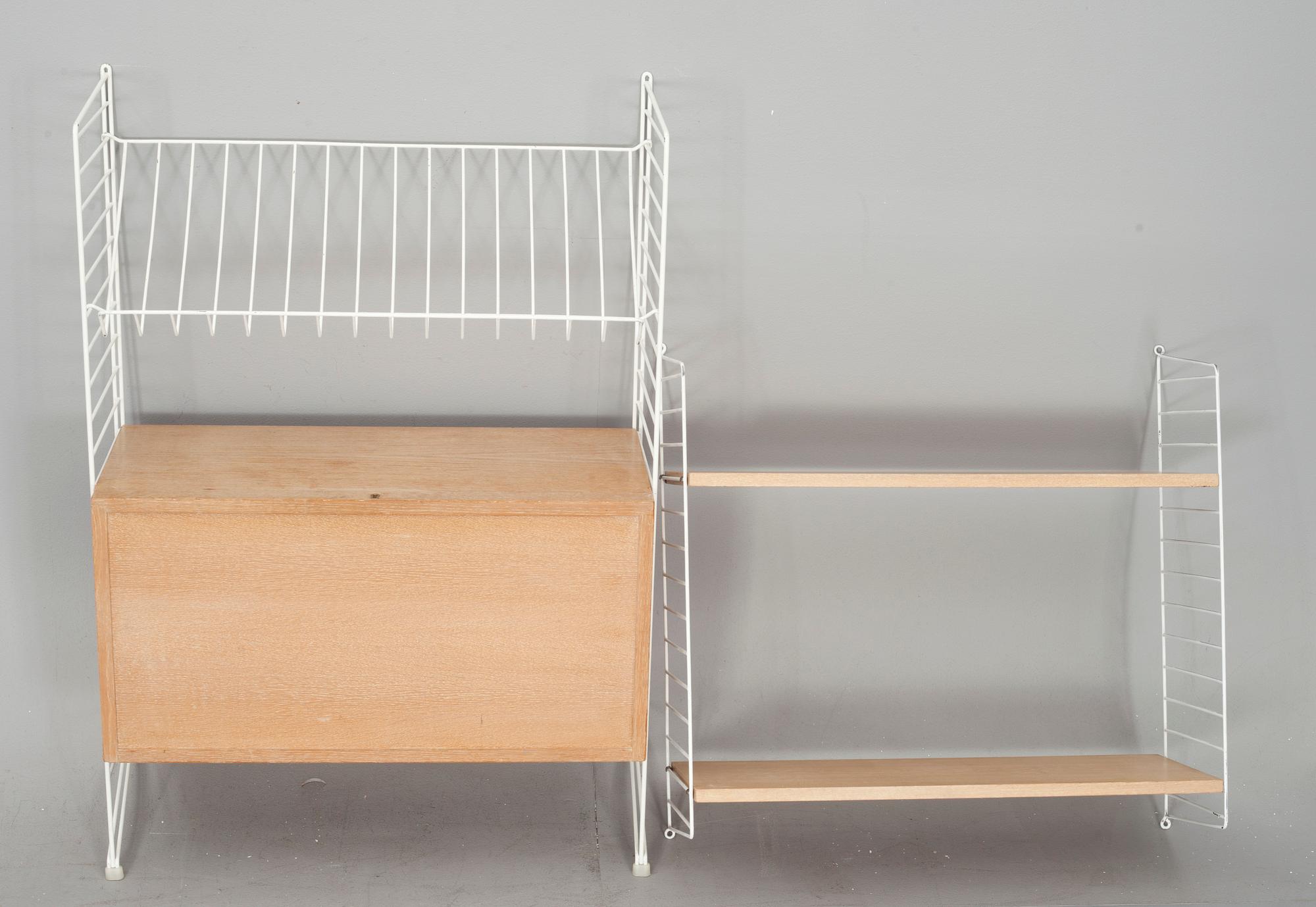 PARTI STRINGHYLLOR/GAVLAR SAMT LPSKÅP, 8 delar. Nisse Strinning för String Design AB.