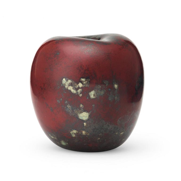 Hans Hedberg, a faience apple, Biot, France.