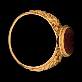 RINGAR, 2 st, 18k guld med karneol och ametist. En möjl Johan Wahlström, Jönköping, 1850. Tot vikt 10g.