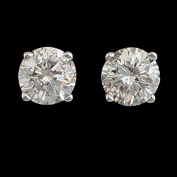 ÖRHÄNGEN, 1 par, 14 k vitguld, briljantslipade diamanter tot ca 0.33 ct.