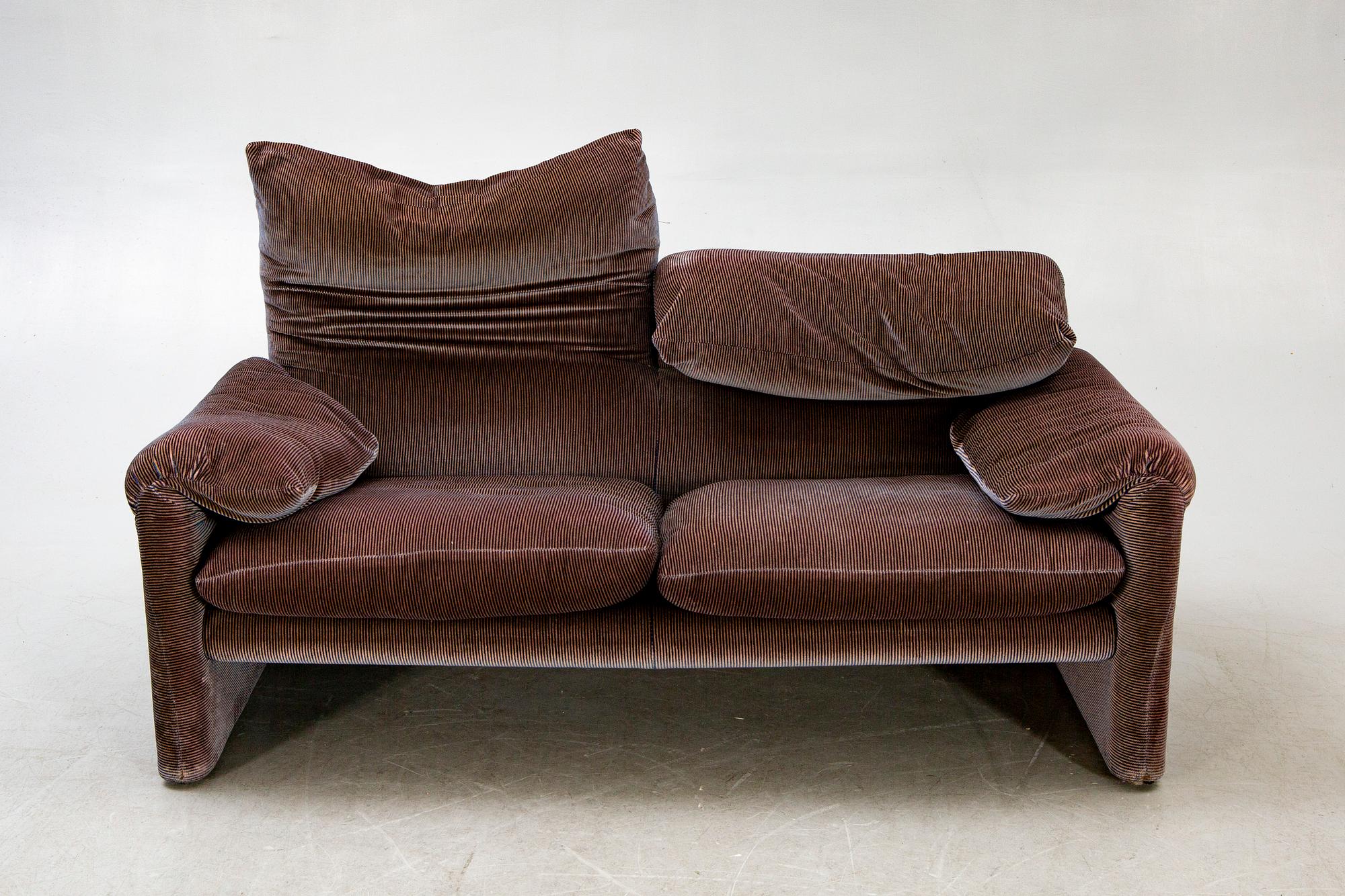 Vico Magistretti, sofa, "Maralunga".