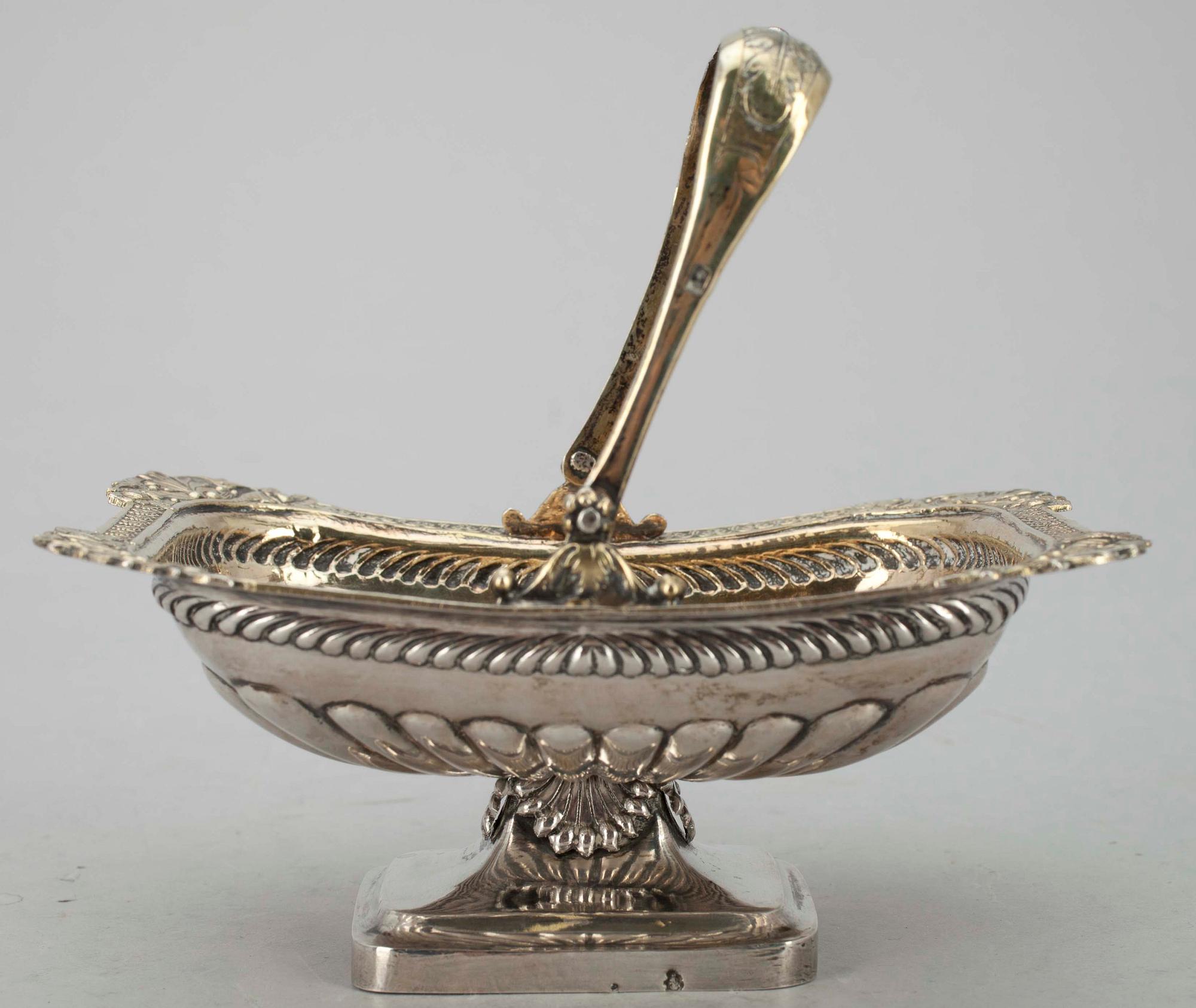 KARAMELLSKÅL, silver, Moskva, ca 1850. Tot vikt ca 165,4 gr.