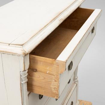 Chest of drawers, 19th century.