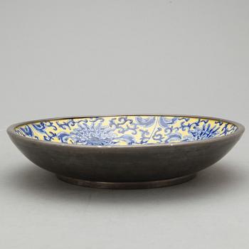 FAT, porslin, tennmontering, märkt Hong Kong, 1920-30-tal.