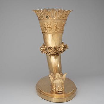 A RARE AND LARGE RHYTON VASE. French Empire, early 19th century.