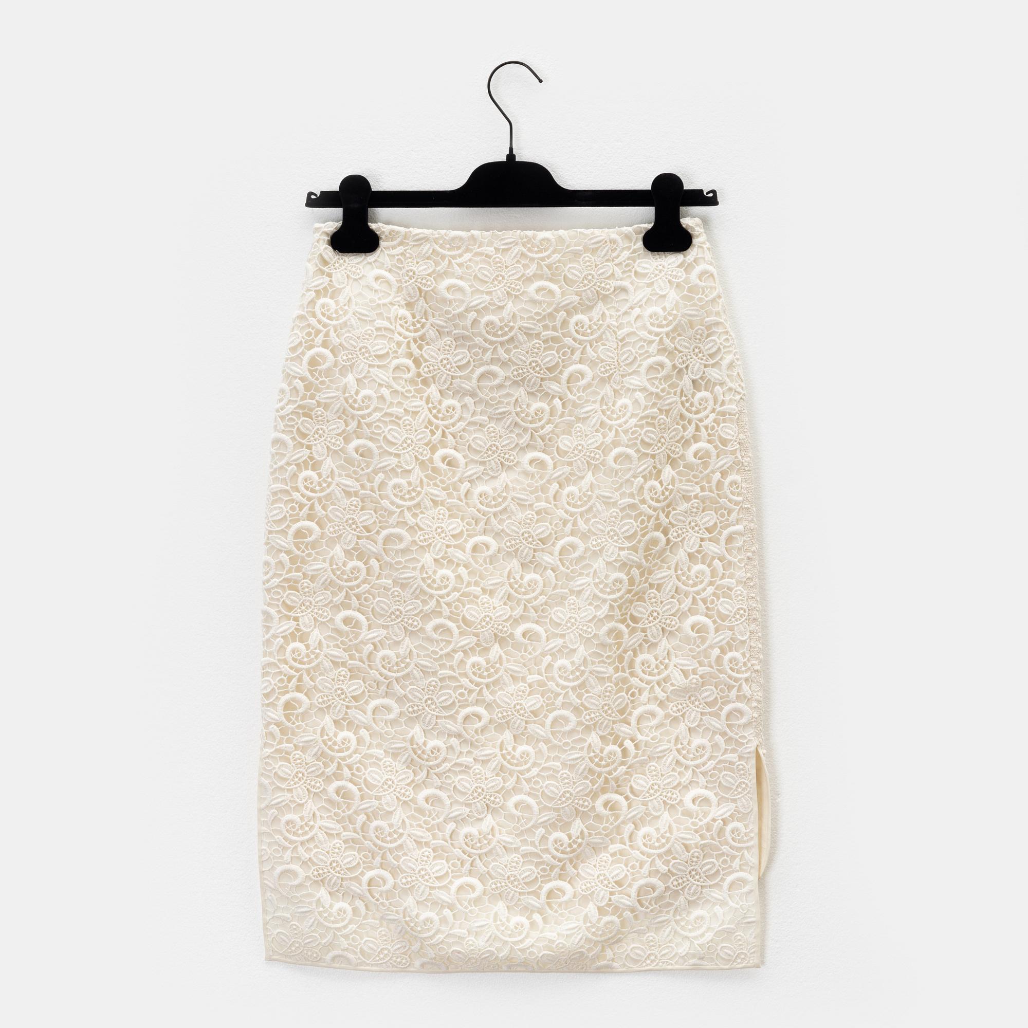 Giambattista Valli, a lace skirt, size 40.