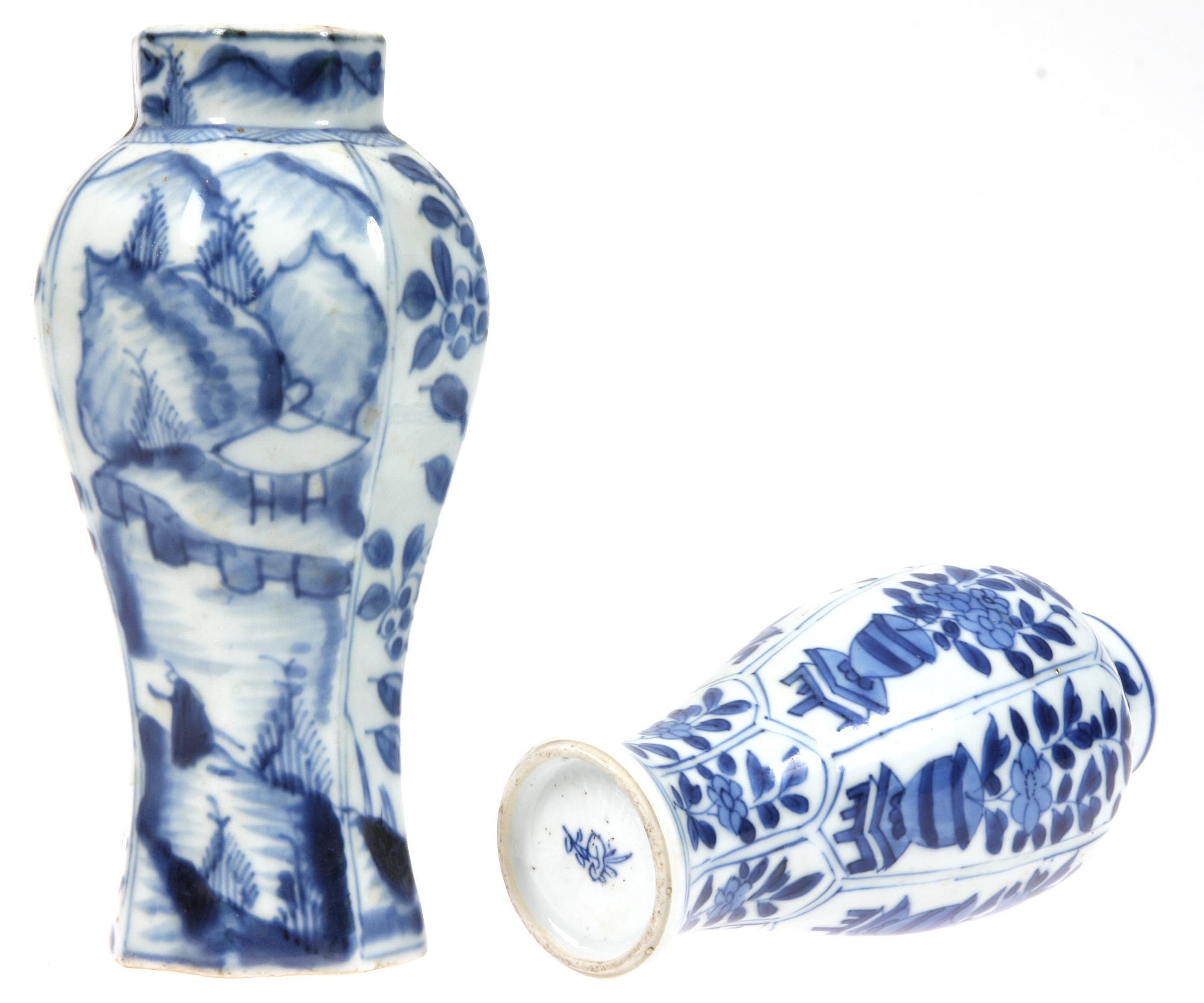 VASER, 2 st, porslin, Kina, Kangxi 1662-1722.