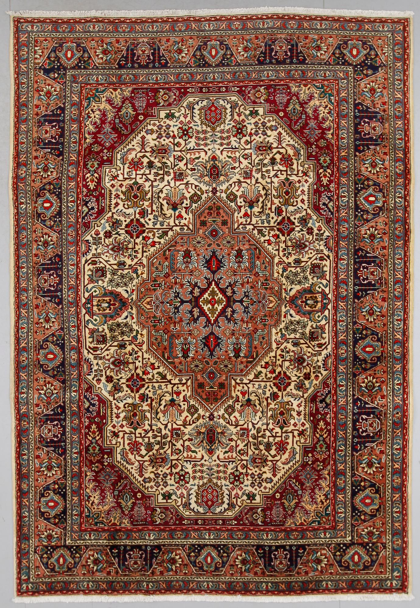 MATTA, Täbriz, ca 300 x 201 cm.