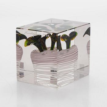 Oiva Toikka, an annual glass cube, signed Oiva Toikka, Nuutajärvi 1978 and numbered 67/2000.