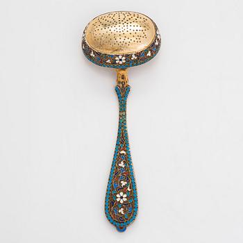 Gustav Klingert, tesil, förgyllt silver, cloisonnéemalj, Moskva 1892.