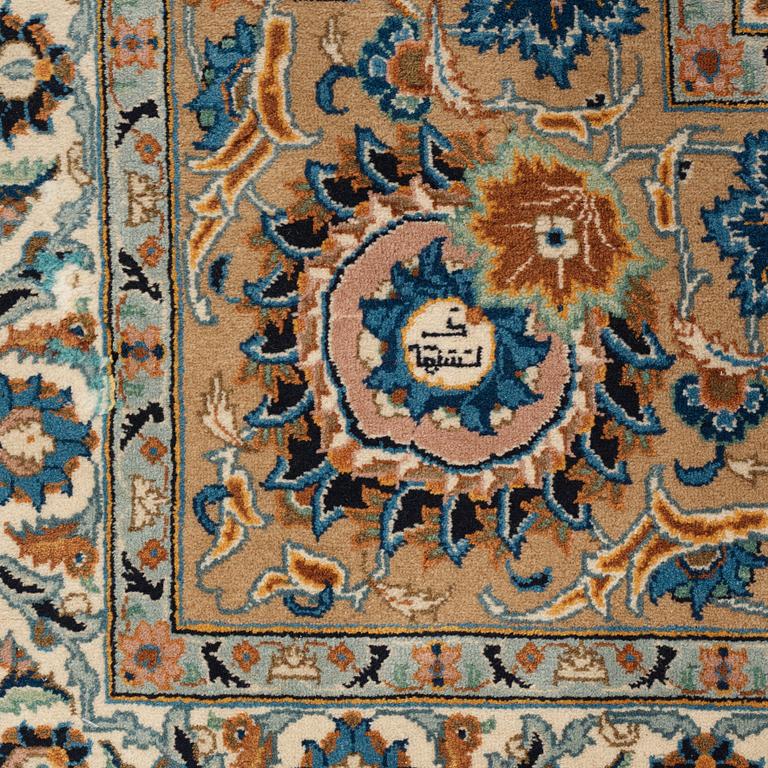 A carpet, Old Kashan, ca 521 x 364 cm.