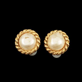 317. A pair of earrings by Chanel.