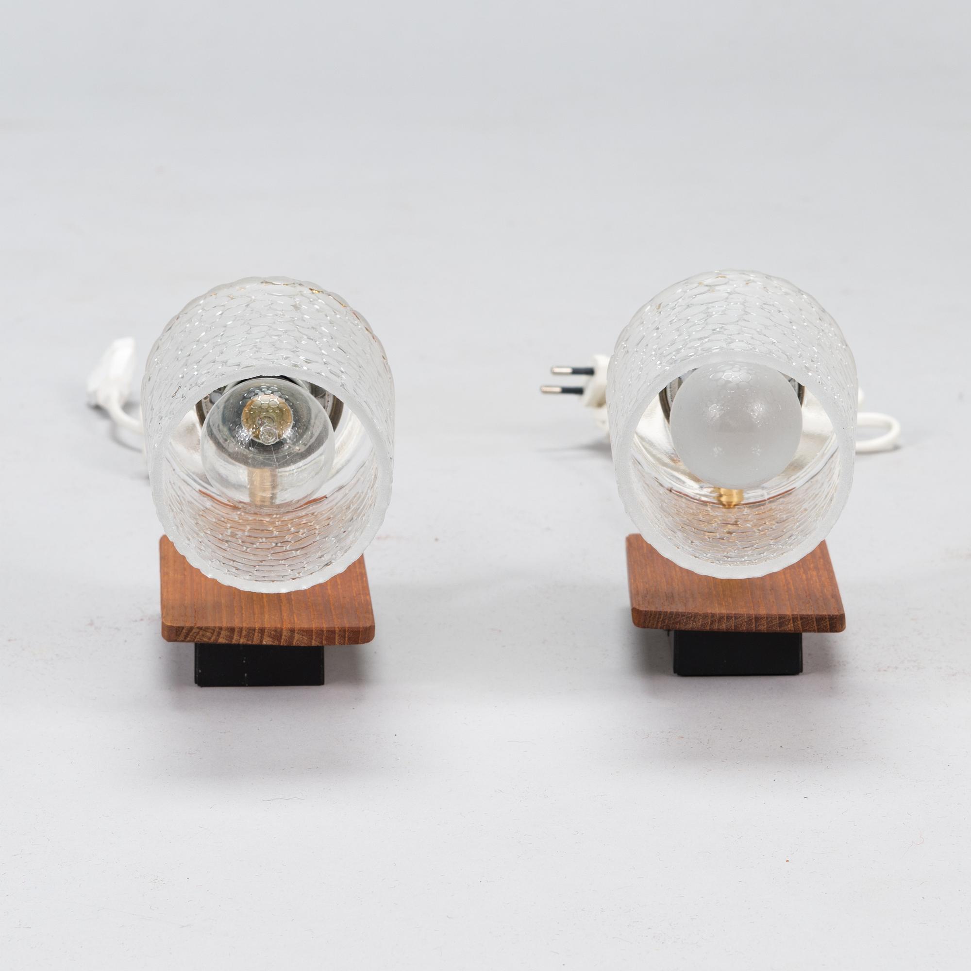A pair of 1960' '23105' wall lights for Valinte,.