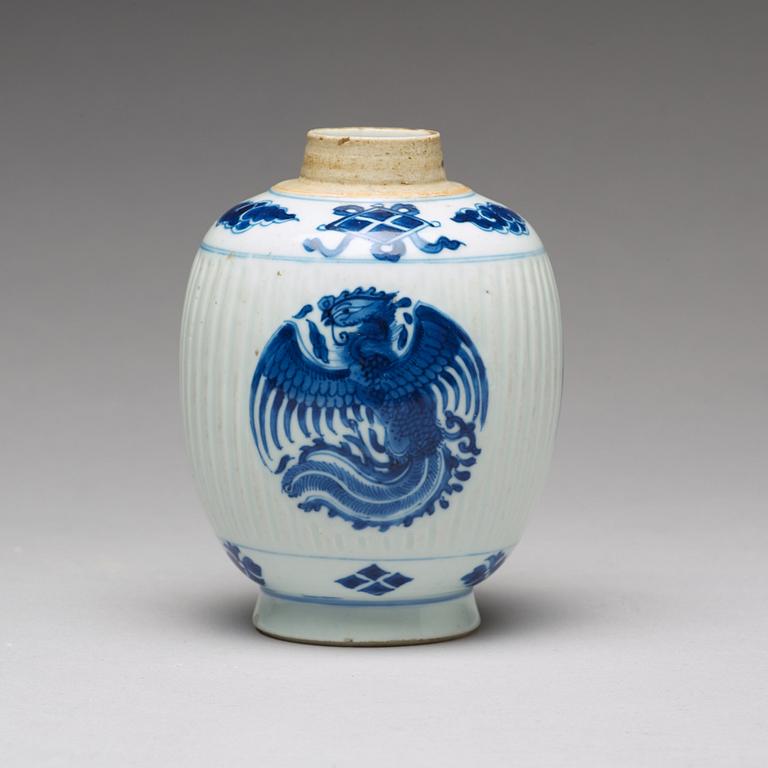 URNA, porslin. Qingdynastin, Kangxi (1662-1722).