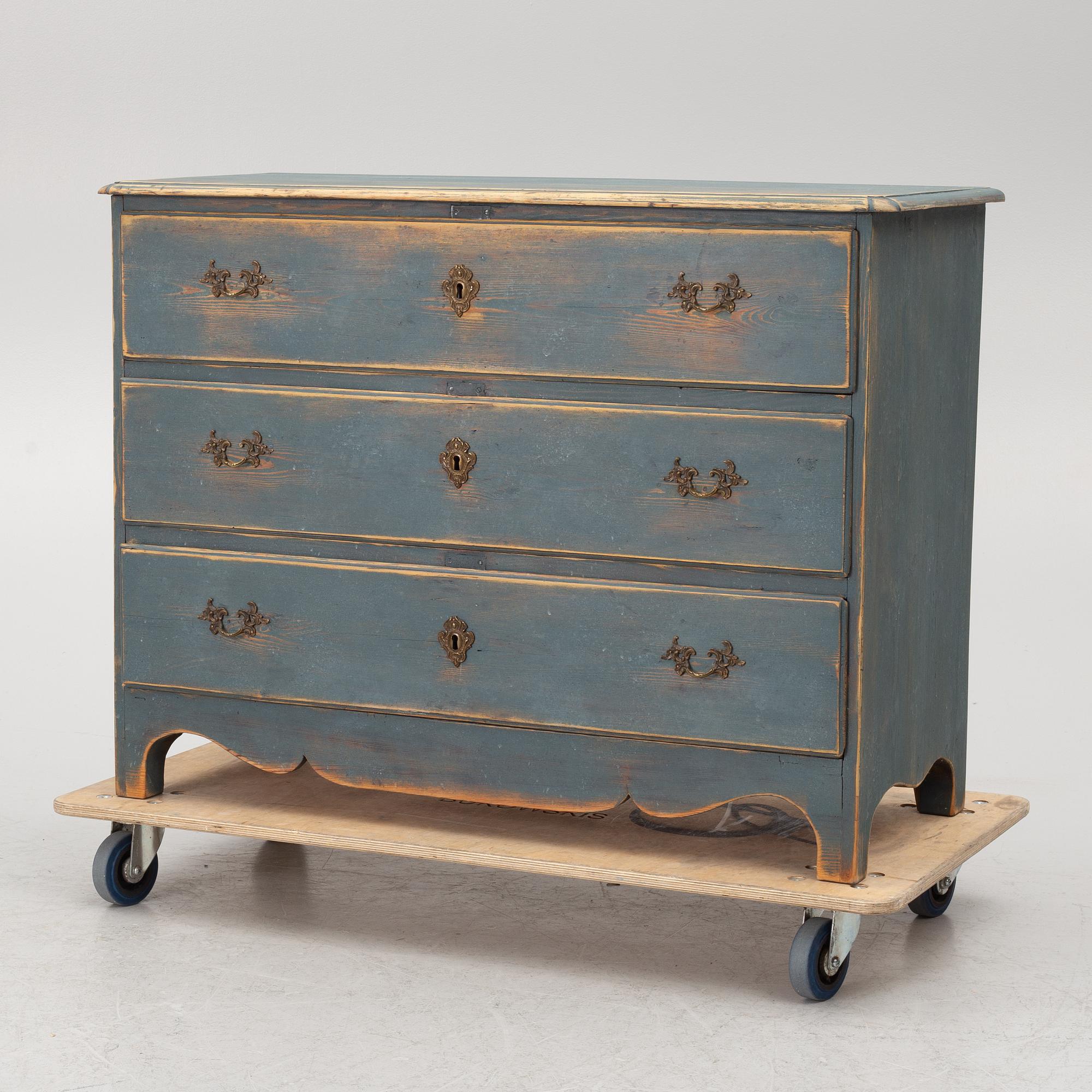 Chest of drawers, 19th century.