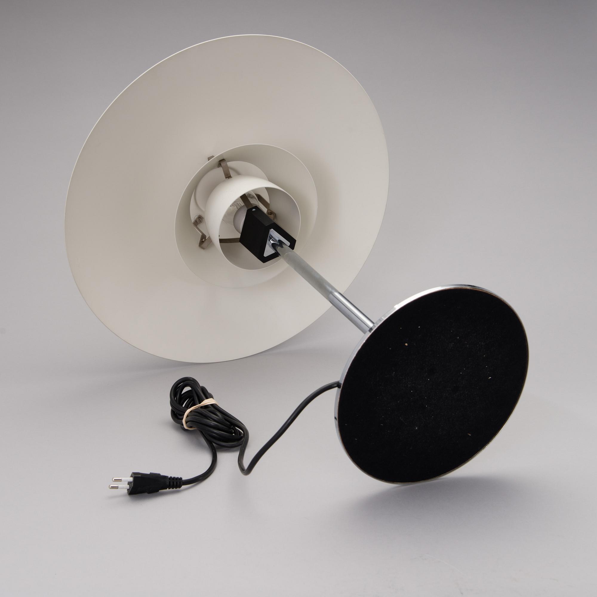 POUL HENNINGSEN, pöytävalaisin, "PH-4/3", Louis Poulsen, Tanska, 1900-luvun loppu.