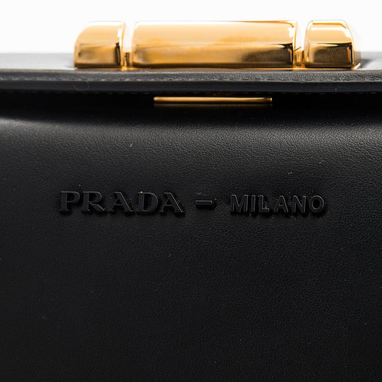 Prada, "Sybille" väska.